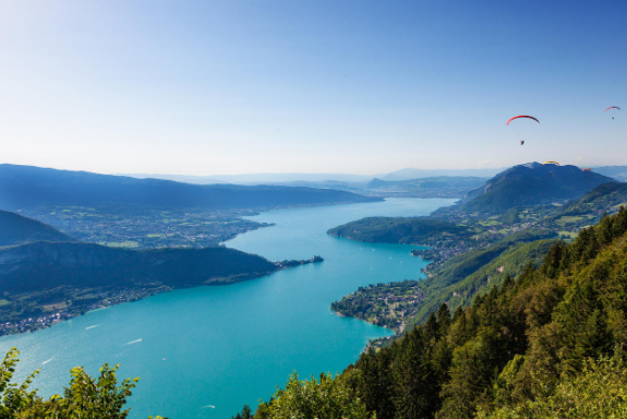 Lake Annecy In France - French Alps Vacation & Campsites