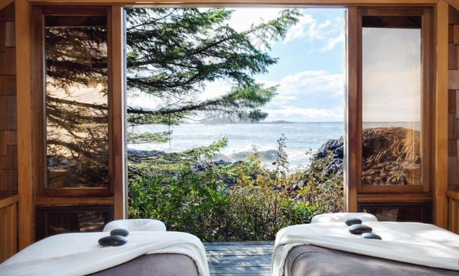 Discover the best 50th birthday trip ideas, from luxury getaways and romantic vacations to adventure destinations and weekend escapes. Tailored inspiration for couples, friends, family—plan your perfect milestone abroad or nearby.