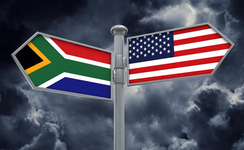 Planning on moving to South Africa from the USA? Our expert guide covers visas, shipping, living costs, and the reality of life in Cape Town and Joburg for Americans.
