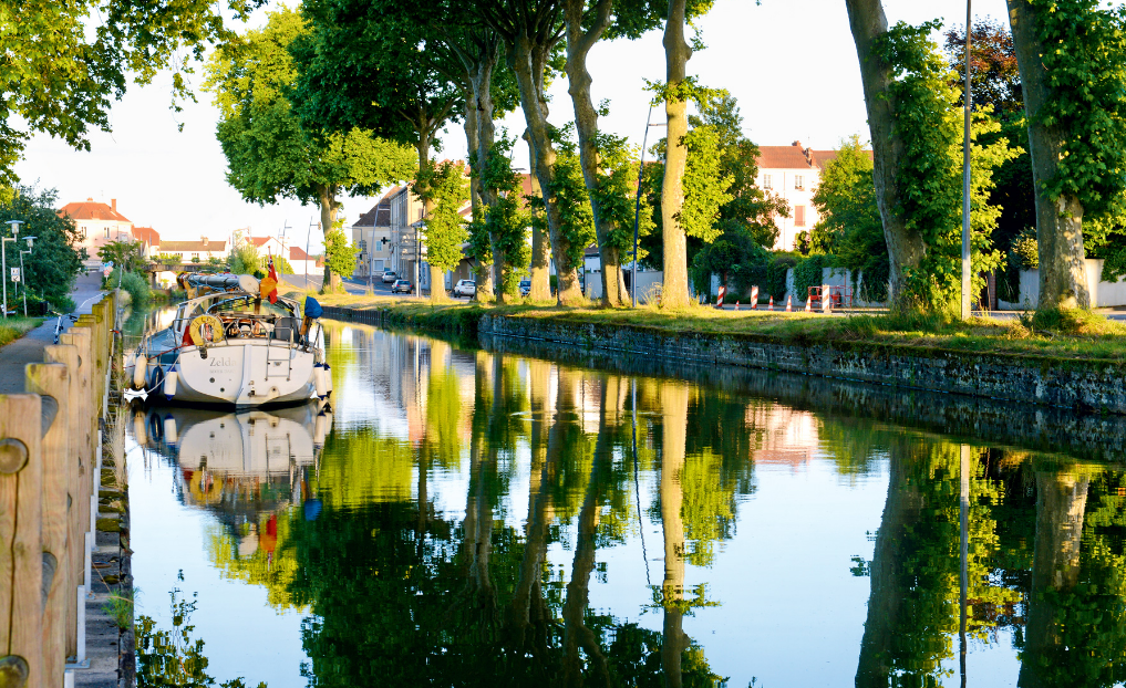What is the name of the longest river in France? Discover the Loire, Seine, and Rhône. Expert travel tips on the largest river in France for your next road trip.