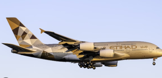 A ground-level Etihad Airways review covering seats, food, baggage rules, transit friction in Abu Dhabi, hidden fees, upgrades, economy vs business reality, and what frequent flyers actually experience.