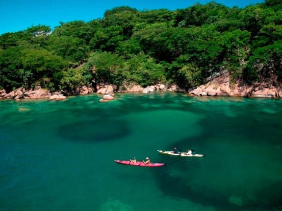 Expert guide to visiting Malawi. Discover essential facts about airports, cost of living, UN volunteering, and the logistical reality of travel in the Warm Heart of Africa.